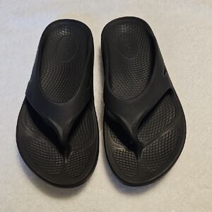 OOFOS Women's Black Sandals